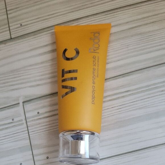 Rodial Vitamin C Papaya Enzyme Scrub - Picture 1 of 5